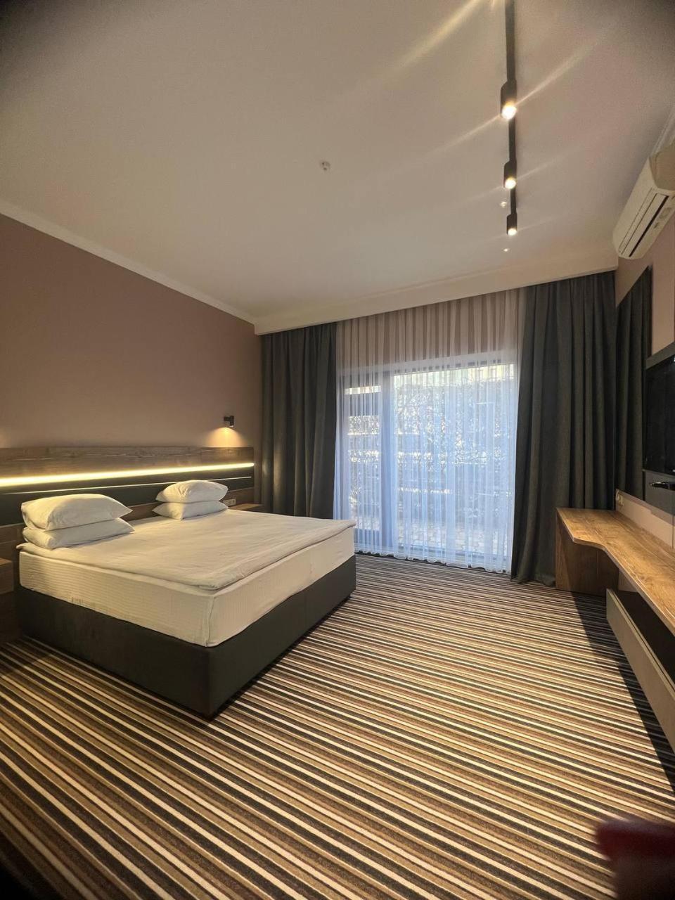 Sapar Standart Hotel Šymkent Exteriér fotografie