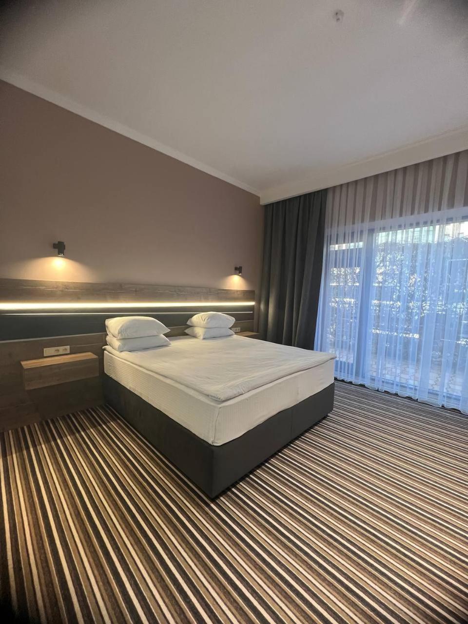 Sapar Standart Hotel Šymkent Exteriér fotografie